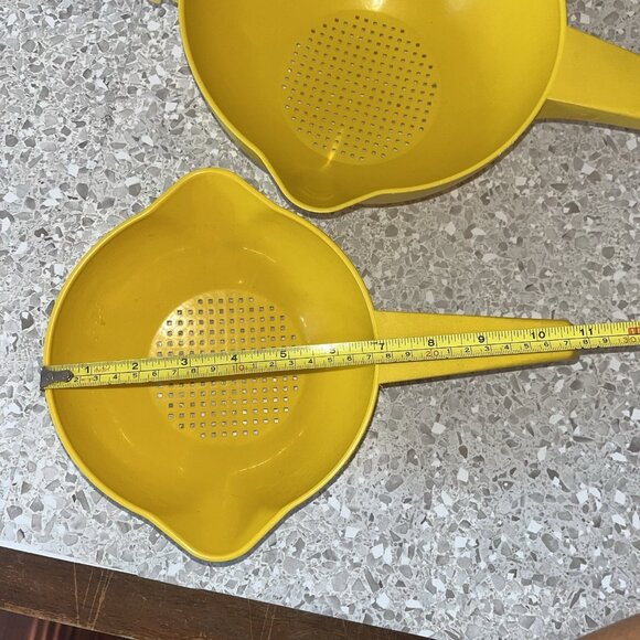 Vintage Tupperware Yellow Colanders Strainers Set 1 Qt #1200-9 and 2 Qt #1523-8 - Picture 10 of 12